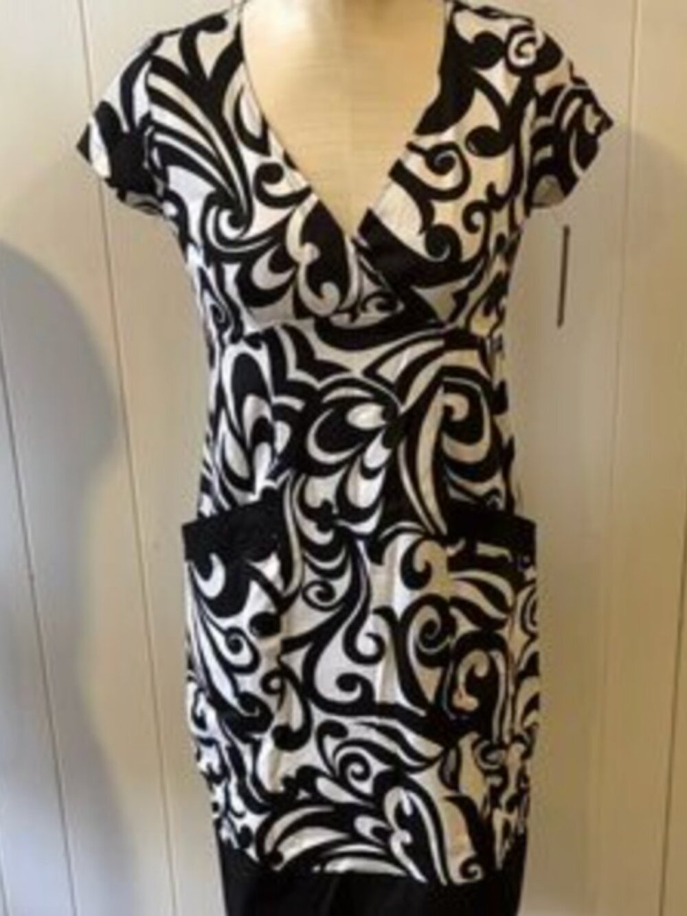 NWT Black and White Abstract Olian Maternity Dress V-Neck XS Super Cute!